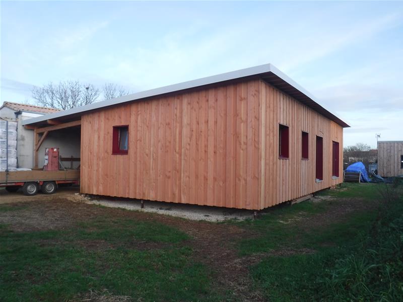 Maison ossature et toiture isolée en paille à Melle (79)
